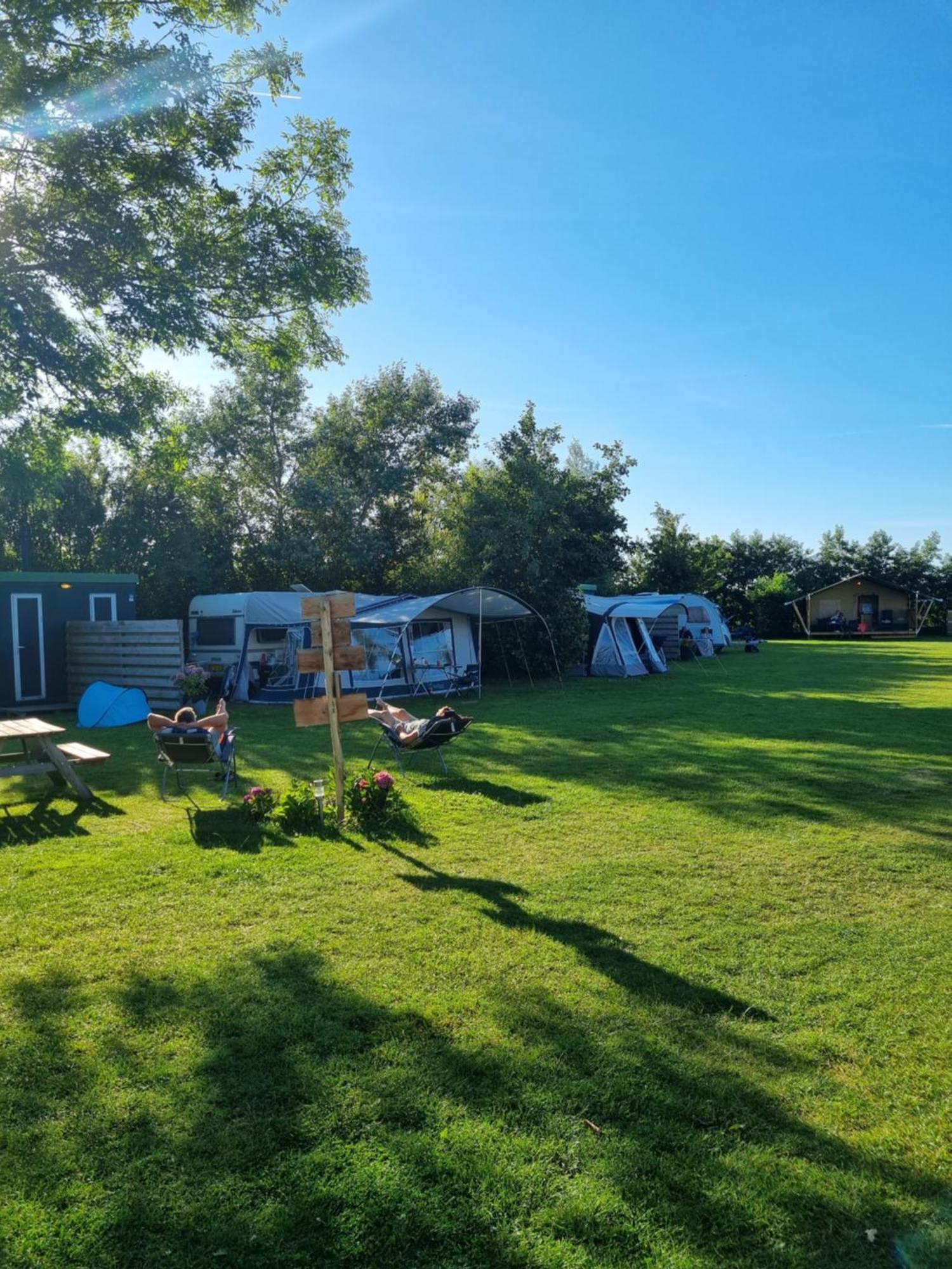 Camping De Tulpenweide Lege Kampeerplaats, Lege Plaats Op Het Gras Zonder Bed Breezand Exterior photo